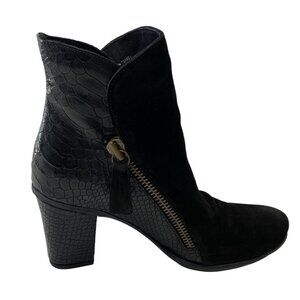 Bueno Yountville Dress Ankle Boots Women's 39 8.5 Black Leather Zippers Embossed